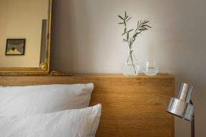 Vue Chambre Aronde bois et blanc - Le lanternon chambres d'hôtes ile de ré