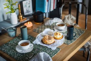 Vue pause thé et patisserie espace bar - Le lanternon chambres d'hôtes ile de ré