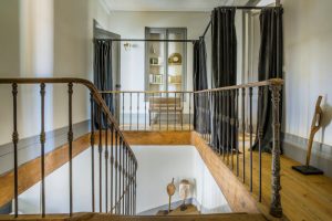 Vue escalier sur le palier des chambres - Le lanternon chambres d'hôtes ile de ré