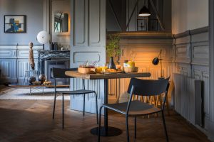 Vue de la salle à manger avec petit déjeuner - Le lanternon chambres d'hôtes ile de ré