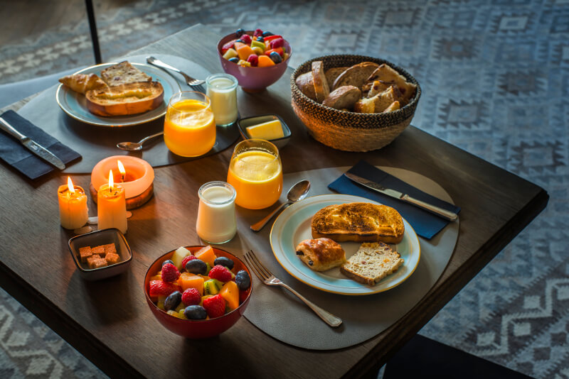 Vue petit déjeuner complet sucré- Le lanternon chambres d'hôtes ile de ré